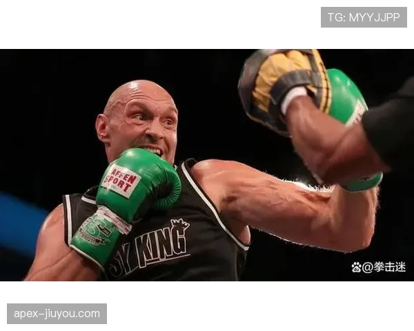 刷到泰森·富里在私人飞机上喝下午茶的那张图，我的银行卡瞬间失去存在感