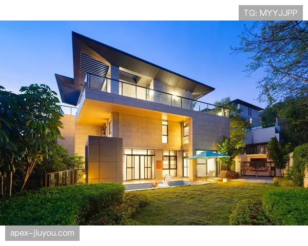 常园穿得像邻家小哥，电梯一按直达顶层带泳池的豪宅，我就服了