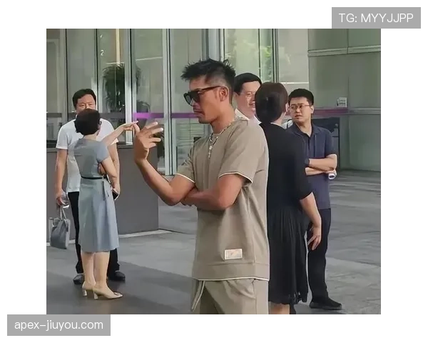 林丹退役后还在坚持每天五点起床训练？这自律看得我手机都拿不稳了